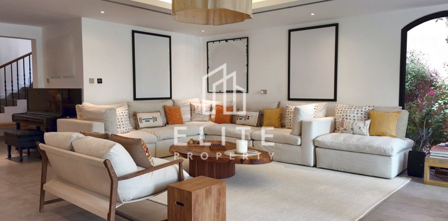 Townhouse in Dubai 4 bedrooms, 372 sq.m. № 134992