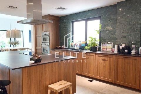 Townhouse in Dubai 4 bedrooms, 372 sq.m. № 134992 - photo 13