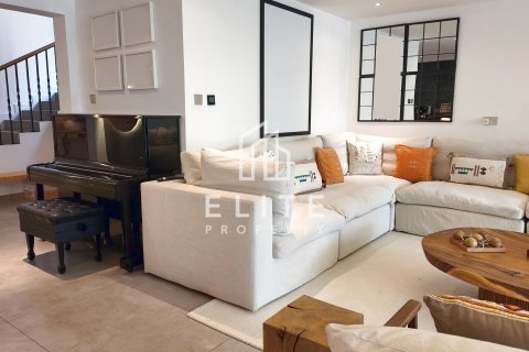 Townhouse in Dubai 4 bedrooms, 372 sq.m. № 134992 - photo 15