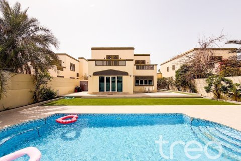 Villa in Regional, Jumeirah Park, Dubai 4 bedrooms, 402.73 sq.m. № 119738 - photo 2