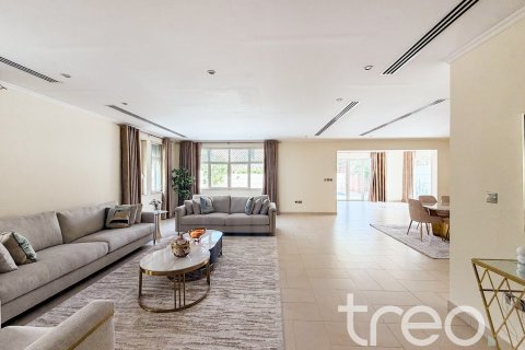 Villa in Regional, Jumeirah Park, Dubai 4 bedrooms, 402.73 sq.m. № 119738 - photo 3