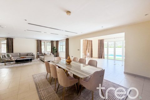 Villa in Regional, Jumeirah Park, Dubai 4 bedrooms, 402.73 sq.m. № 119738 - photo 9