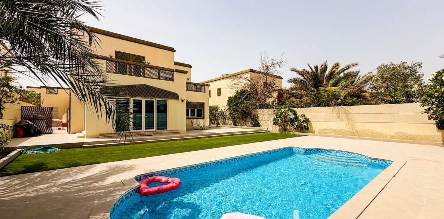 Villa in Regional, Jumeirah Park, Dubai 4 bedrooms, 402.73 sq.m. № 119738