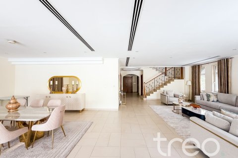 Villa in Regional, Jumeirah Park, Dubai 4 bedrooms, 402.73 sq.m. № 119738 - photo 6