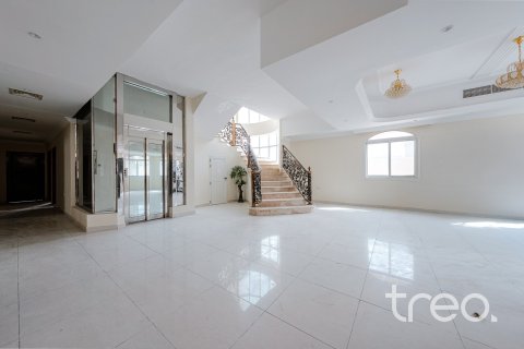 Villa à Dubai, 4 chambres, 939.53 m², № 119736 - photo 2