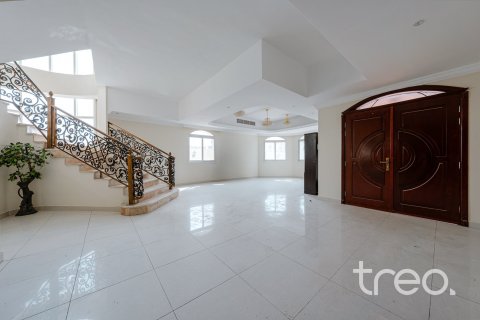 Villa à Dubai, 4 chambres, 939.53 m², № 119736