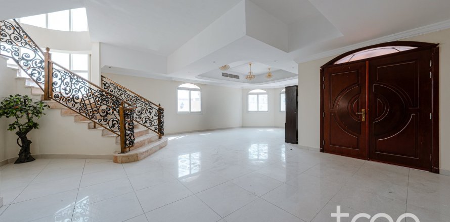 Villa à Dubai, 4 chambres, 939.53 m², № 119736