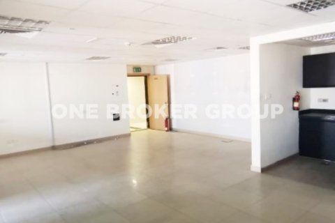 Office in Jumeirah Lake Towers, Dubai 102.9 sq.m. № 383 - photo 2