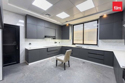 Снять в аренду виллу в Аль-Барше, Дубай: 4 спальни, 1393.5м², № 76864 - фото 14