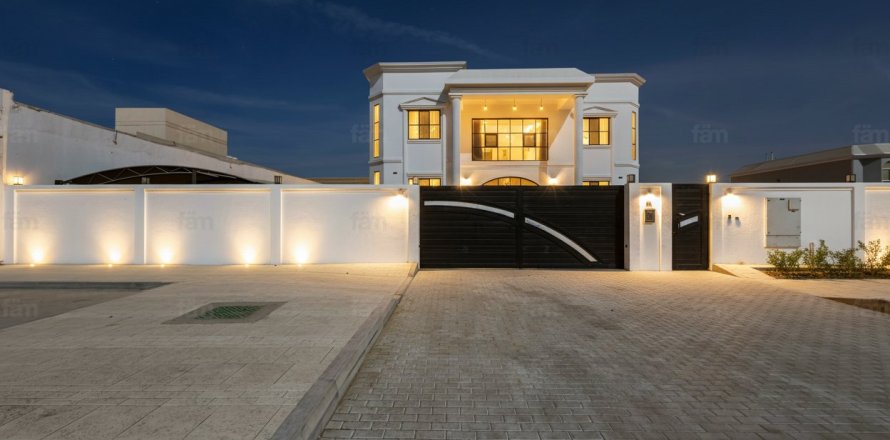 Вилла в Аль-Барше, Дубай, 4 спальни, 1393.5м², № 76864