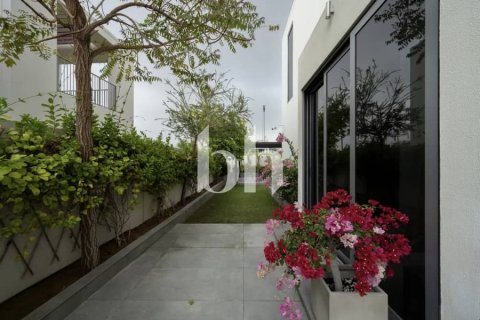 Villa in Dubai Hills Estate, Dubai 4 bedrooms, 457 sq.m. № 57679 - photo 5