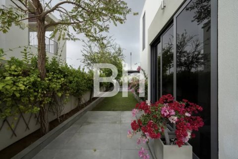 Villa in Dubai Hills Estate, Dubai 4 bedrooms, 457 sq.m. № 57679 - photo 15