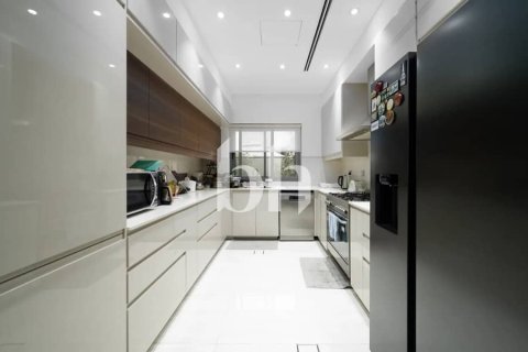 Villa in Dubai Hills Estate, Dubai 4 bedrooms, 457 sq.m. № 57679 - photo 15