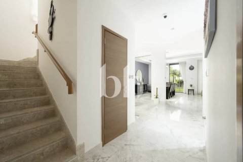Villa in Dubai Hills Estate, Dubai 4 bedrooms, 457 sq.m. № 57679 - photo 2