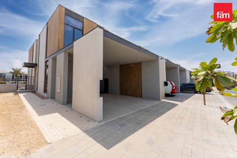 Снять в аренду таунхаус в Дубае: 4 спальни, 236.8м², № 53090 - фото 1