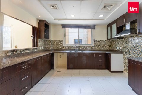 Villa in Dubai 5 bedrooms, 727.4 sq.m. № 53091 - photo 16