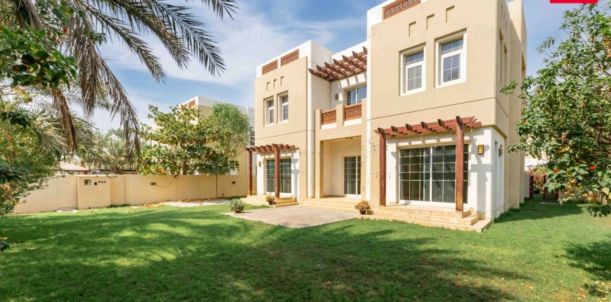 Villa in Dubai 5 bedrooms, 727.4 sq.m. № 53091