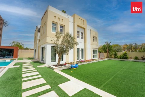 Villa in Dubai 5 bedrooms, 917.2 sq.m. № 24575 - photo 14