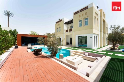 Villa in Dubai 5 bedrooms, 917.2 sq.m. № 24575 - photo 1