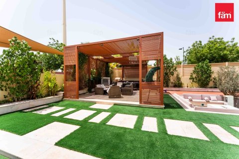 Villa in Dubai 5 bedrooms, 917.2 sq.m. № 24575 - photo 13