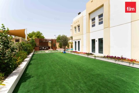Villa in Dubai 5 bedrooms, 917.2 sq.m. № 24575 - photo 20