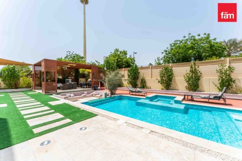 Villa in Dubai 5 bedrooms, 917.2 sq.m. № 24575 - photo 11