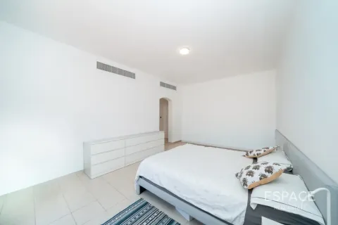 Villa in Meadows, Dubai 5 bedrooms, 343 sq.m. № 122740 - photo 14