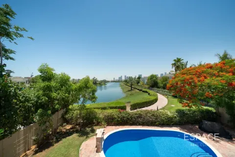Villa in Meadows, Dubai 5 bedrooms, 343 sq.m. № 122740 - photo 2