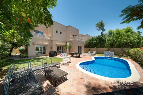 Villa in Meadows, Dubai 5 bedrooms, 343 sq.m. № 122740 - photo 19