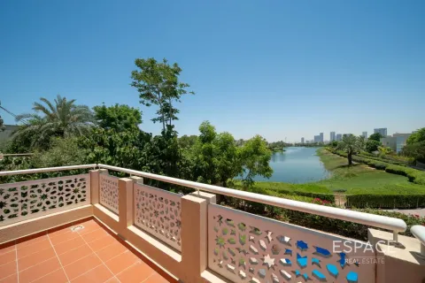 Villa in Meadows, Dubai 5 bedrooms, 343 sq.m. № 122740 - photo 17