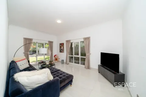 Villa in Meadows, Dubai 5 bedrooms, 343 sq.m. № 122740 - photo 3