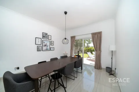 Villa in Meadows, Dubai 5 bedrooms, 343 sq.m. № 122740 - photo 5