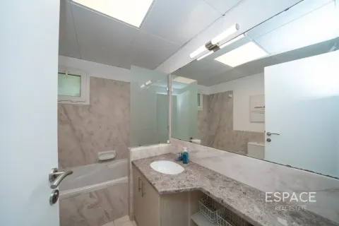 Villa in Meadows, Dubai 5 bedrooms, 343 sq.m. № 122740 - photo 11