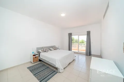 Villa in Meadows, Dubai 5 bedrooms, 343 sq.m. № 122740 - photo 10