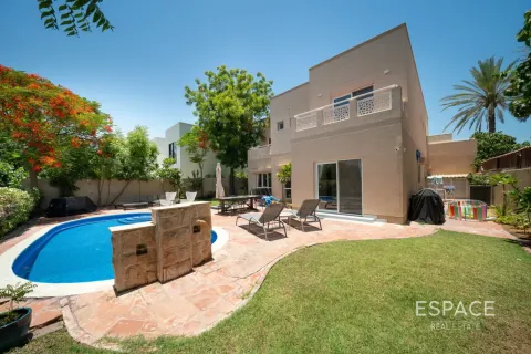 Villa in Meadows, Dubai 5 bedrooms, 343 sq.m. № 122740