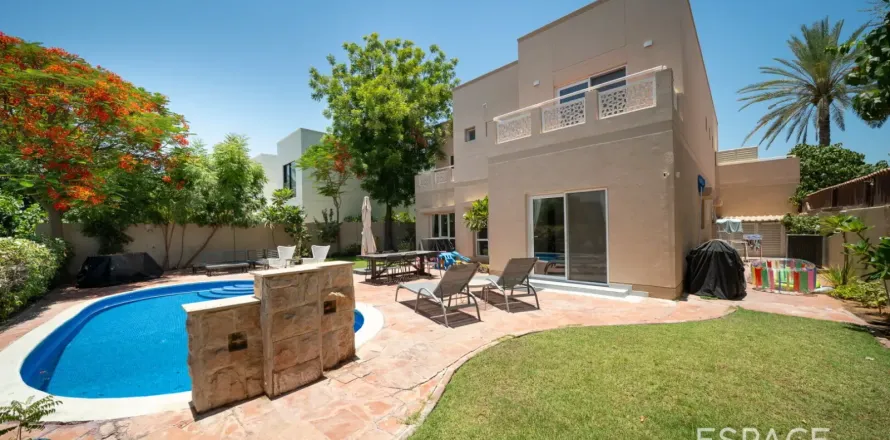 Villa in Meadows, Dubai 5 bedrooms, 343 sq.m. № 122740