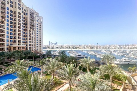Apartment in Marina Residences, Palm Jumeirah, Dubai 2 bedrooms, 180 sq.m. № 43846 - photo 1