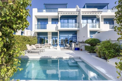 Adosado en Palm Jumeirah, Dubai, 5 dormitorios, 327 m², № 44770 - foto 1