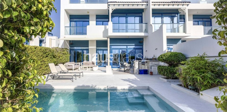Adosado en Palm Jumeirah, Dubai, 5 dormitorios, 327 m², № 44770