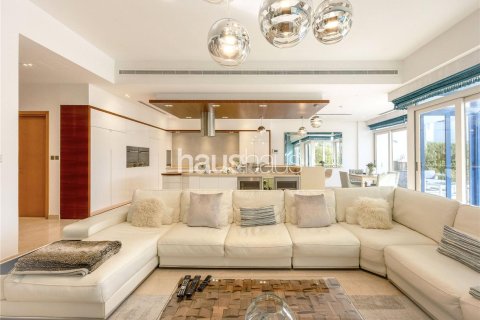 Adosado en Palm Jumeirah, Dubai, 5 dormitorios, 327 m², № 44770 - foto 3