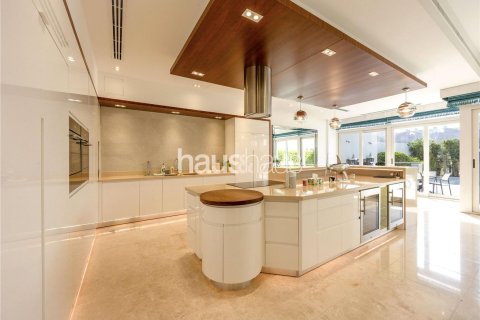 Adosado en Palm Jumeirah, Dubai, 5 dormitorios, 327 m², № 44770 - foto 2