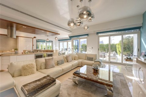 Adosado en Palm Jumeirah, Dubai, 5 dormitorios, 327 m², № 44770 - foto 5