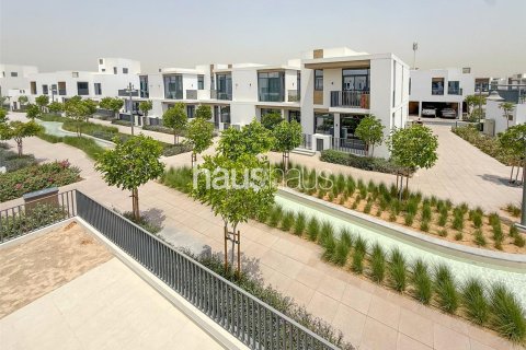 Villa in Arabian Ranches 3, Dubai 4 bedrooms, 301 sq.m. № 44771 - photo 1