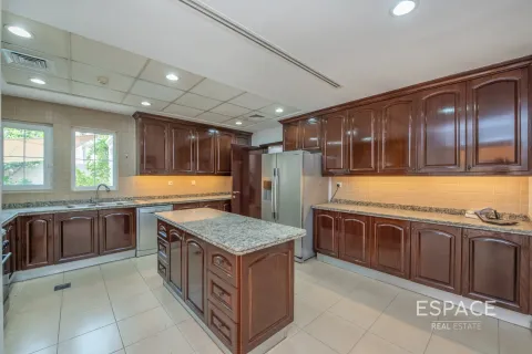 Villa en Arabian Ranches, Dubai, 4 dormitorios, 361 m², № 62155 - foto 4
