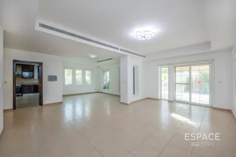 Villa en Arabian Ranches, Dubai, 4 dormitorios, 361 m², № 62155 - foto 2