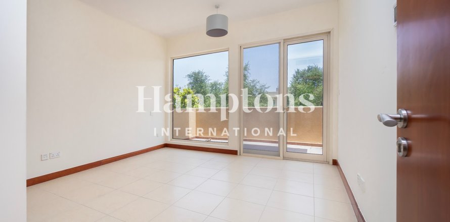 Villa in Arabian Ranches 2, Dubai 3 bedrooms, 594.579 sq.m. № 84546