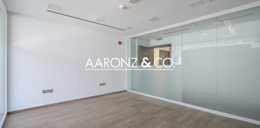 Офис в Джумейра Лейк Тауэрс, Дубай, 89м², № 56181