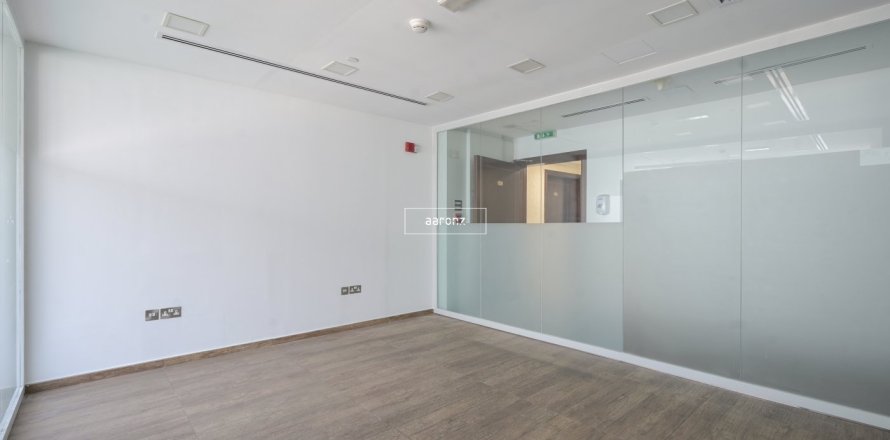 Офис в Джумейра Лейк Тауэрс, Дубай, 88.7м², № 56181