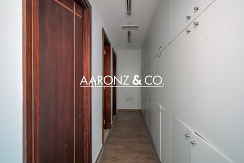 Снять в аренду офис в Джумейра Лейк Тауэрс, Дубай: 89м², № 56181 - фото 8