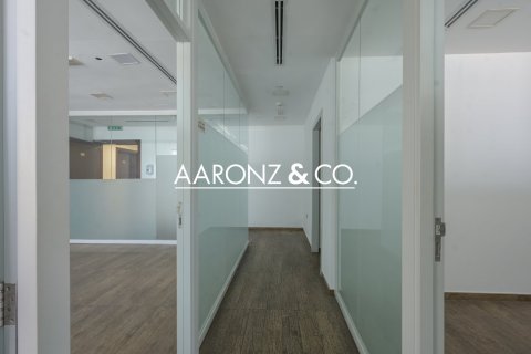 Снять в аренду офис в Джумейра Лейк Тауэрс, Дубай: 89м², № 56181 - фото 2